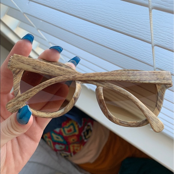 Wood-Like Sunglasses - Picture 2 of 4